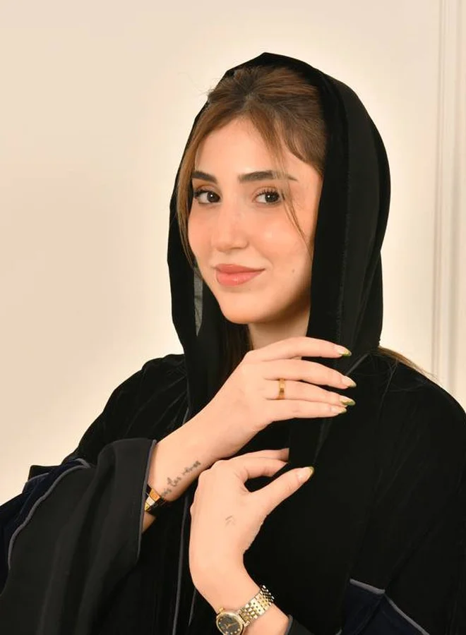 HAWRAA ABAYA Winter abaya with a butterfly cut and a velvet arrow border in black and dark navy blue bordered with gray yarn