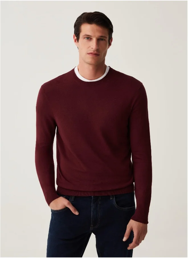 او في اس Round neck pullover