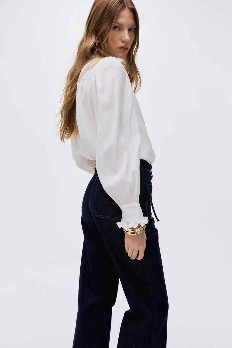 اتش اند ام جينز بحافة سفلية واسعة وخصر عالي