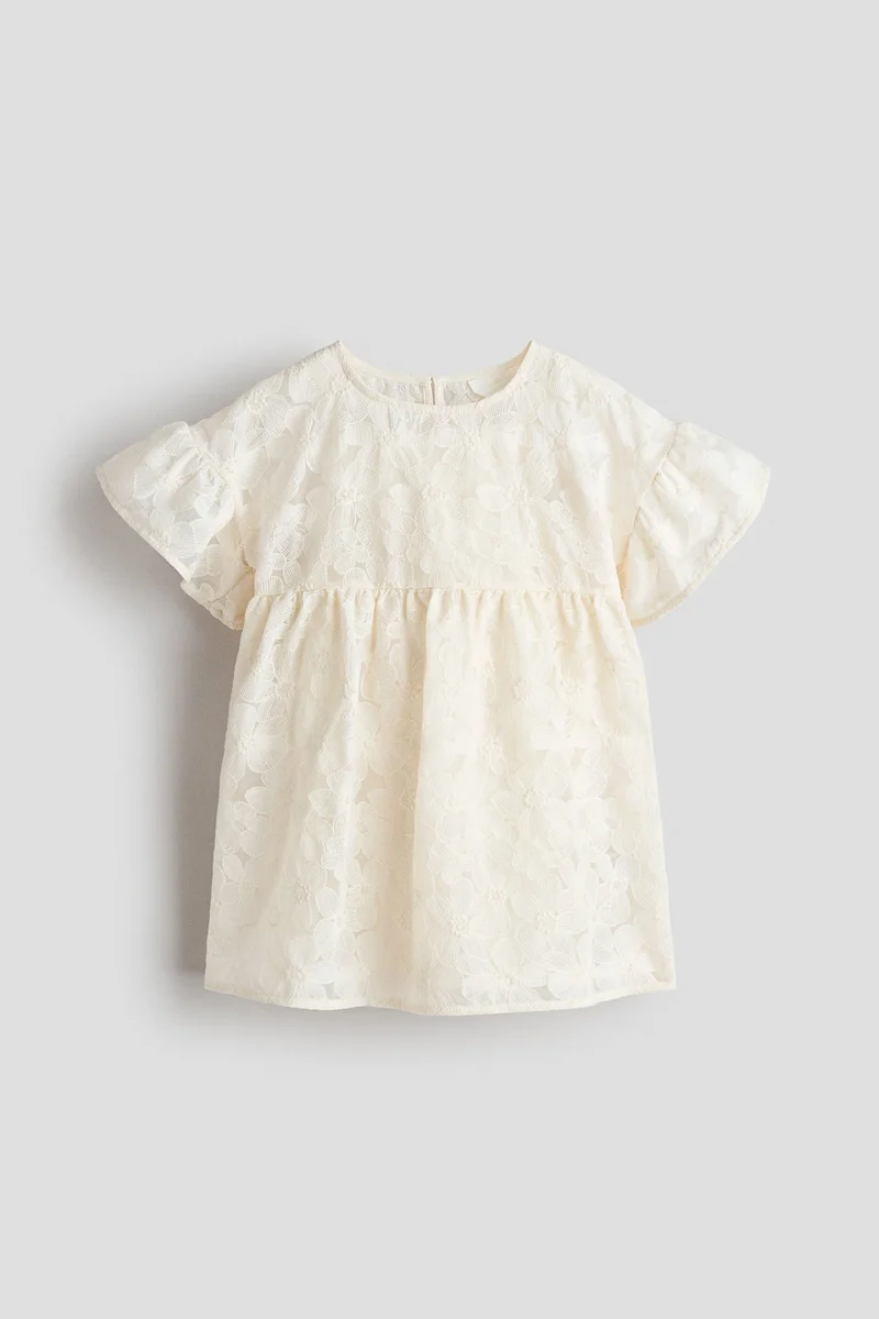 اتش اند ام فستان مطرز بأكمام متموجة