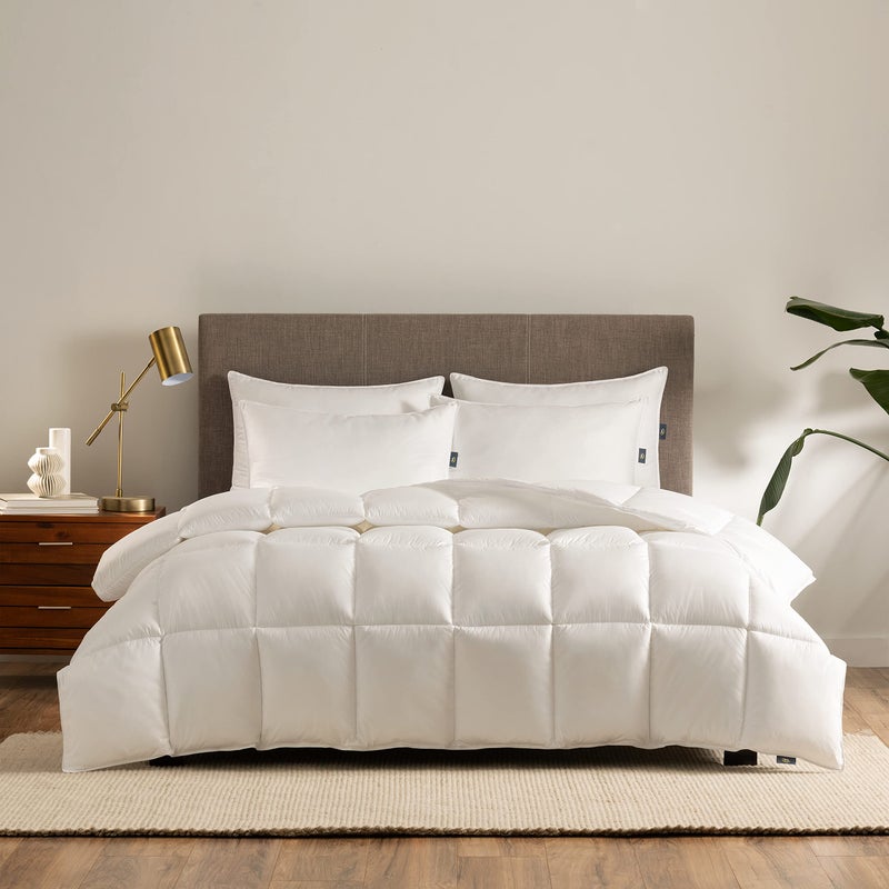 SERTA Down Illusion All Season Hypoallergenic Down Alternative Comforter with Corner Loops FullQueen White