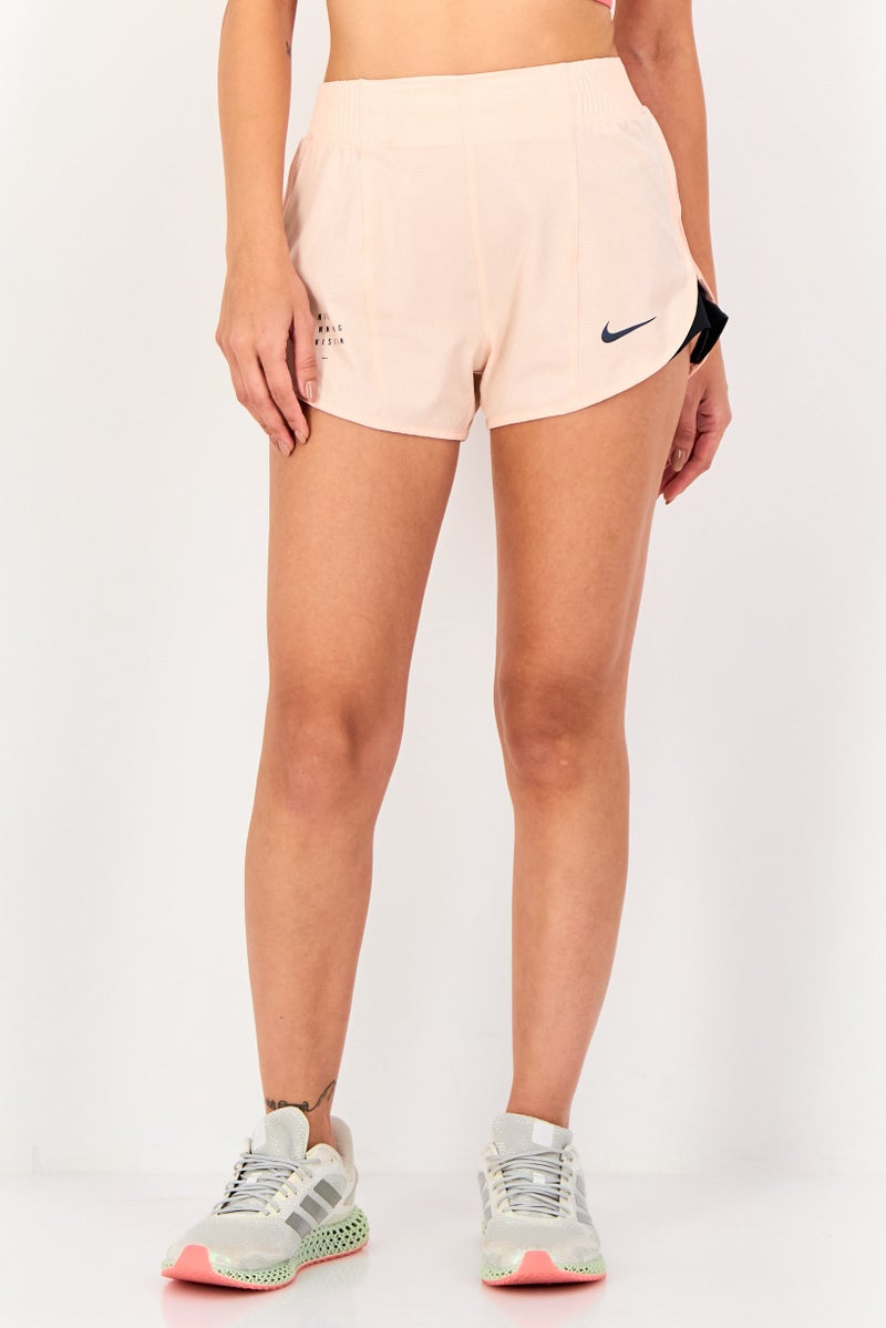 Nike شورتات جري رياضية للنساء، خوخي - Image 1