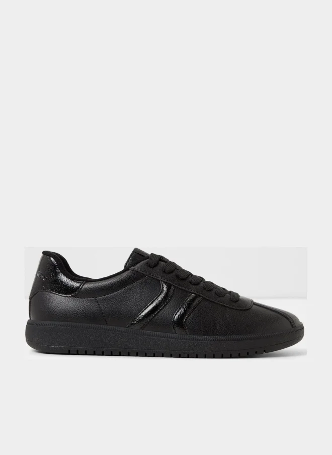 الدو CHIC Lace Up Sneakers