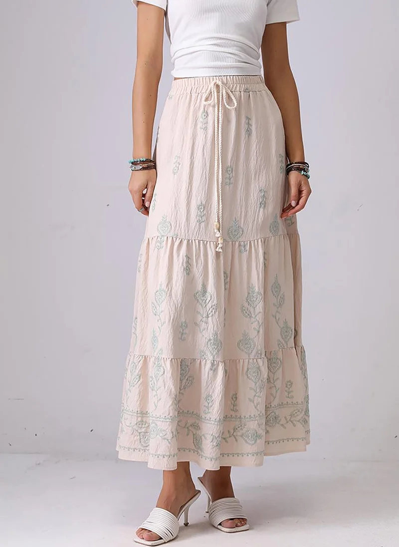 يونيكي Off White Self Design Flared Midi LengthFloral Print Skirts