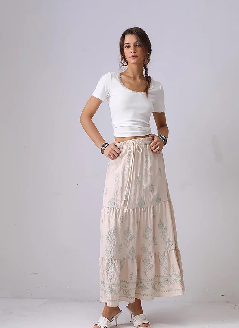 يونيكي Off White Self Design Flared Midi LengthFloral Print Skirts