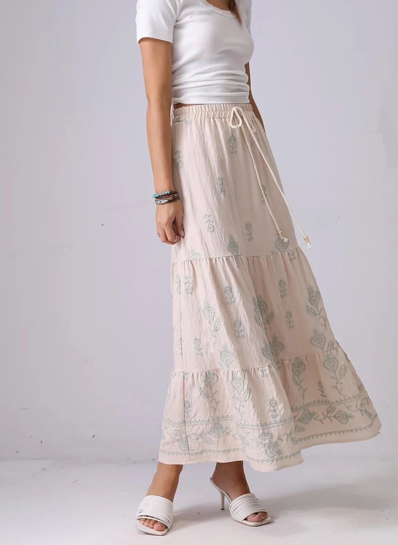 يونيكي Off White Self Design Flared Midi LengthFloral Print Skirts