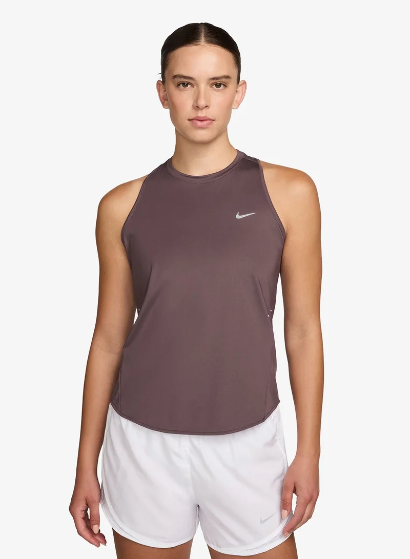 نايكي توب تانك بشعار دراي فيت سويفت