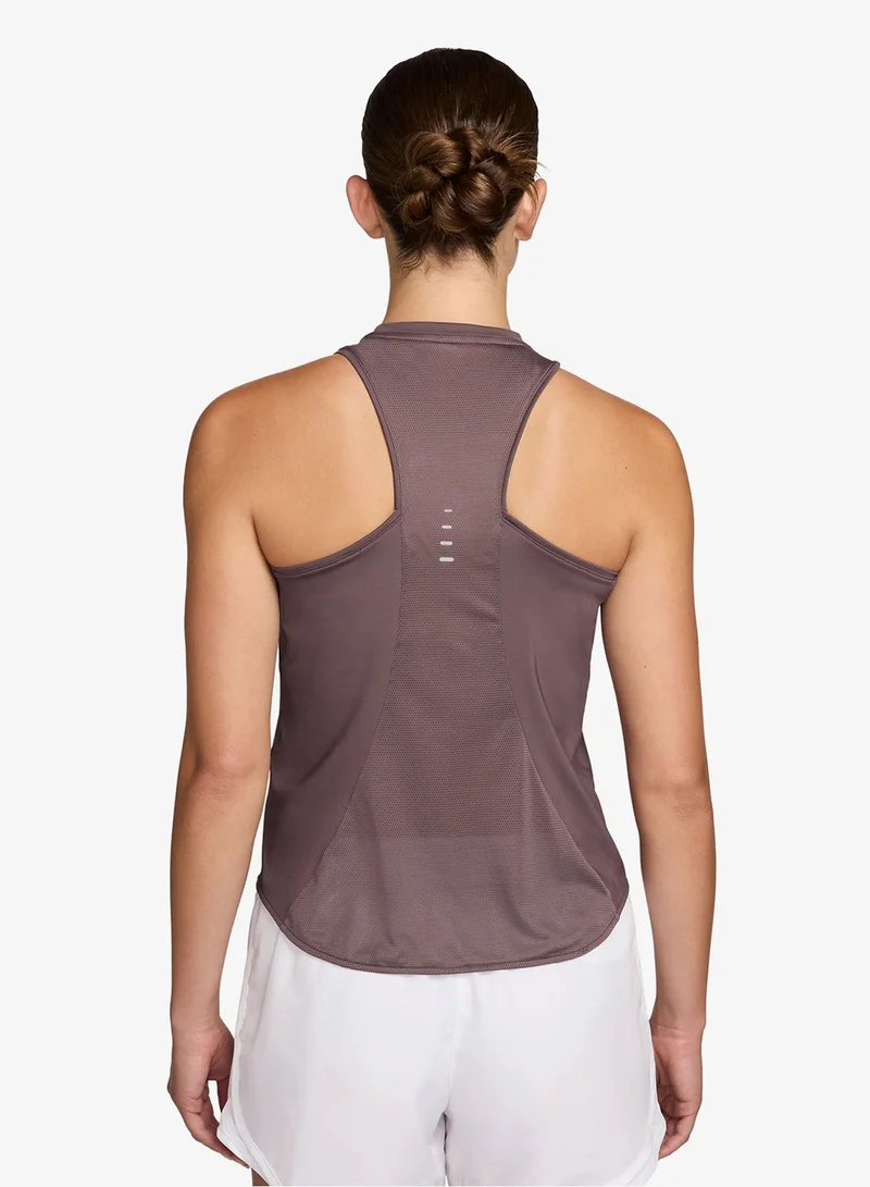 نايكي توب تانك بشعار دراي فيت سويفت