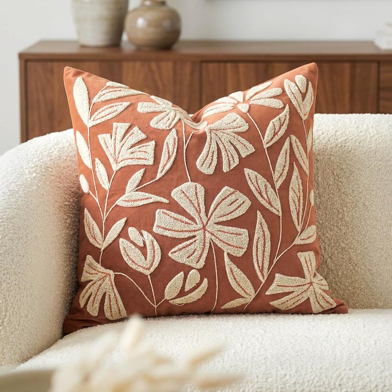 BlissBlush غطاء وسادة مربع من ، مقاس 20x20، بتصميم مربع وبلون أحمر بني، مزين بنقوش زهورية دقيقة، من الحرير، مناسب للأريكة أو السرير، بلون بيج ورقي، مع نقوش زهورية ناعمة (الغطاء فقط). - Image 1