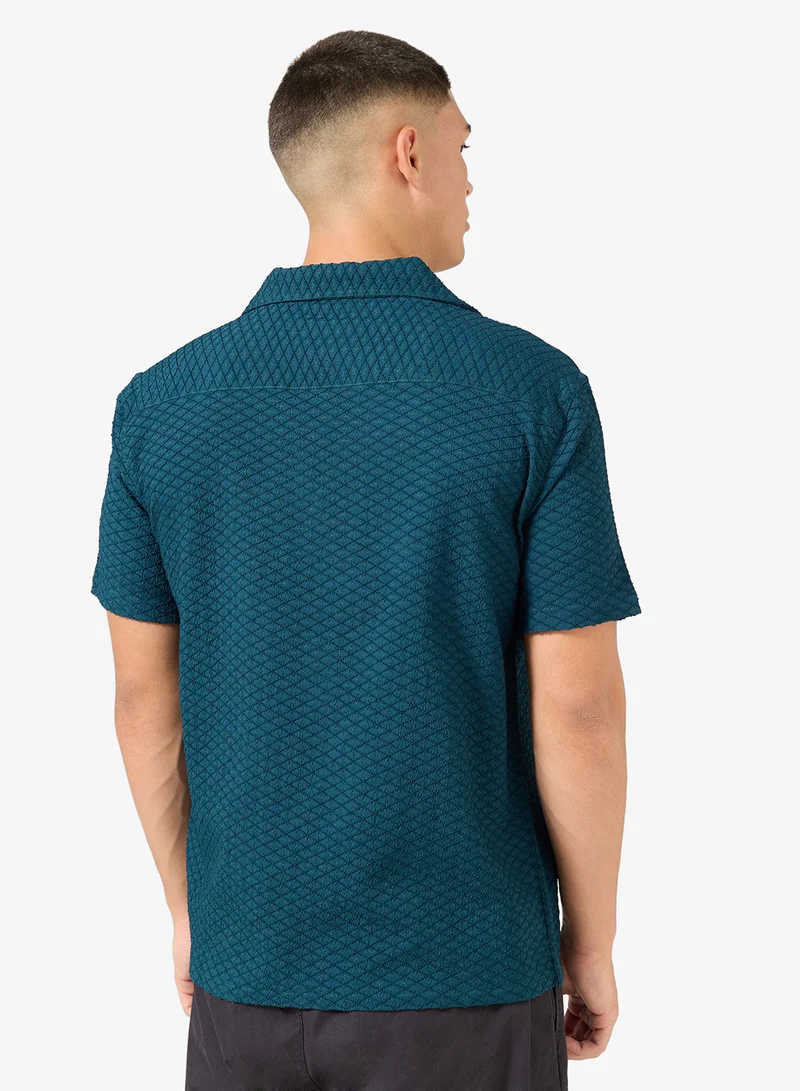 سفنتي فايف قميص كلاسيكي بقصة عادية