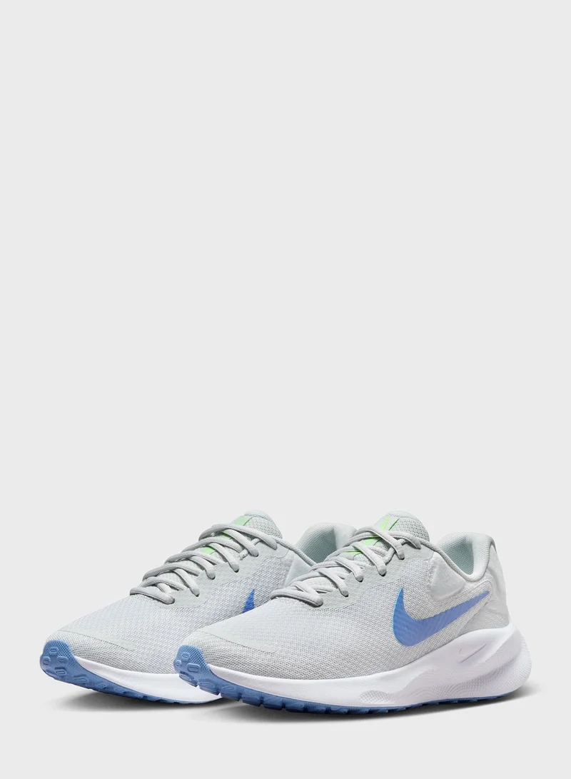 Nike Revolution 7