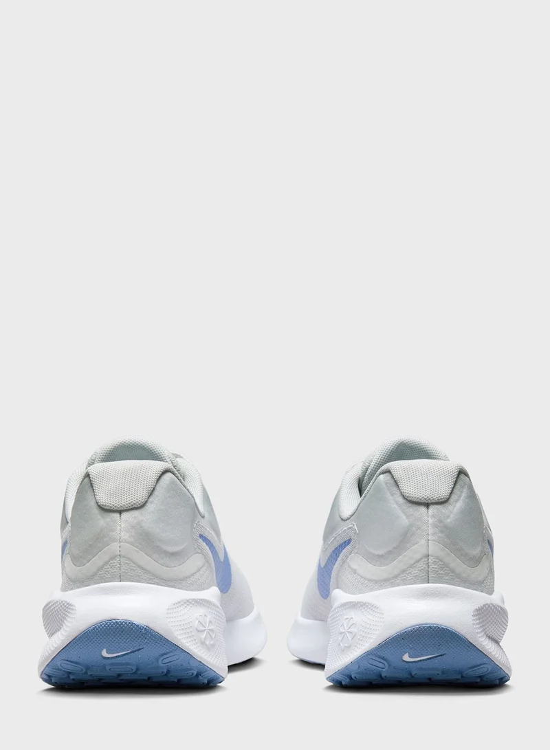 Nike Revolution 7