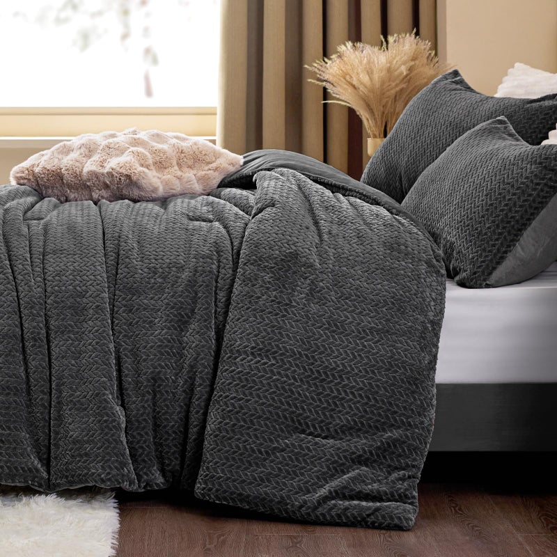 ChiXpace Fluffy Comforter King Set Furry Grey Leaves Pattern Faux Fur Bed Set Winter Ultra Soft Fuzzy Comfort Set Velvet Bedding Set for Bed with 2 Pillow Cases