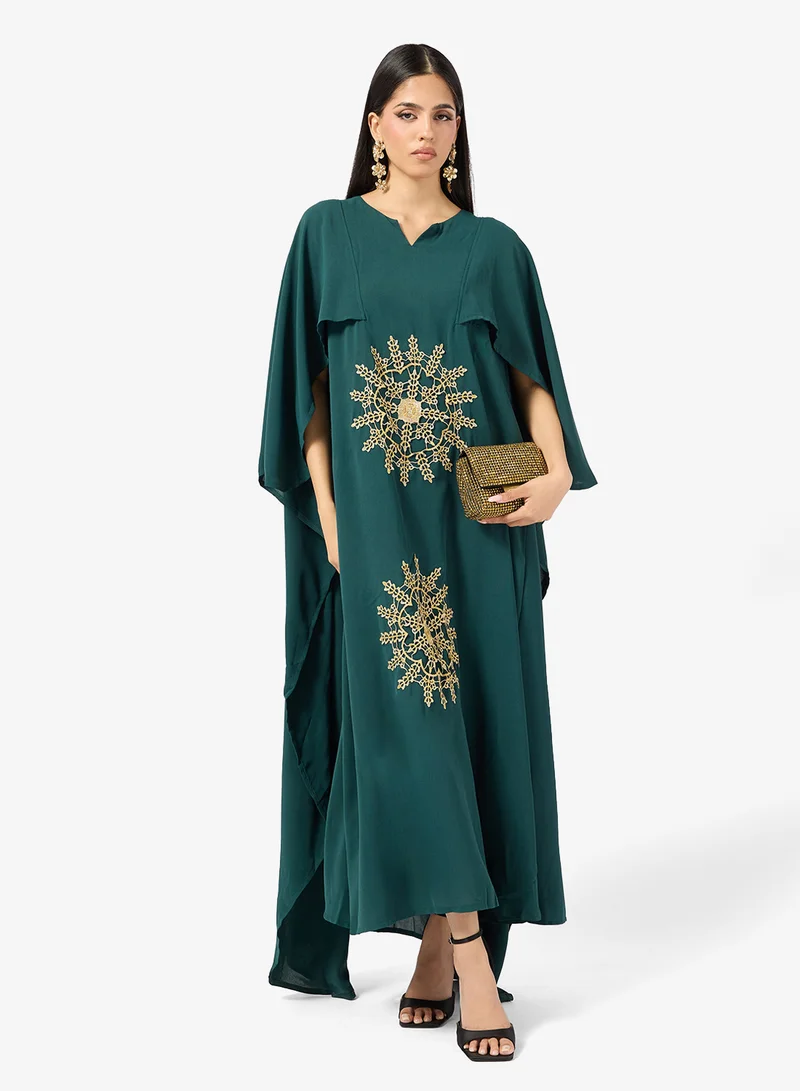 خزانة Embroidered Kaftan With Cape
