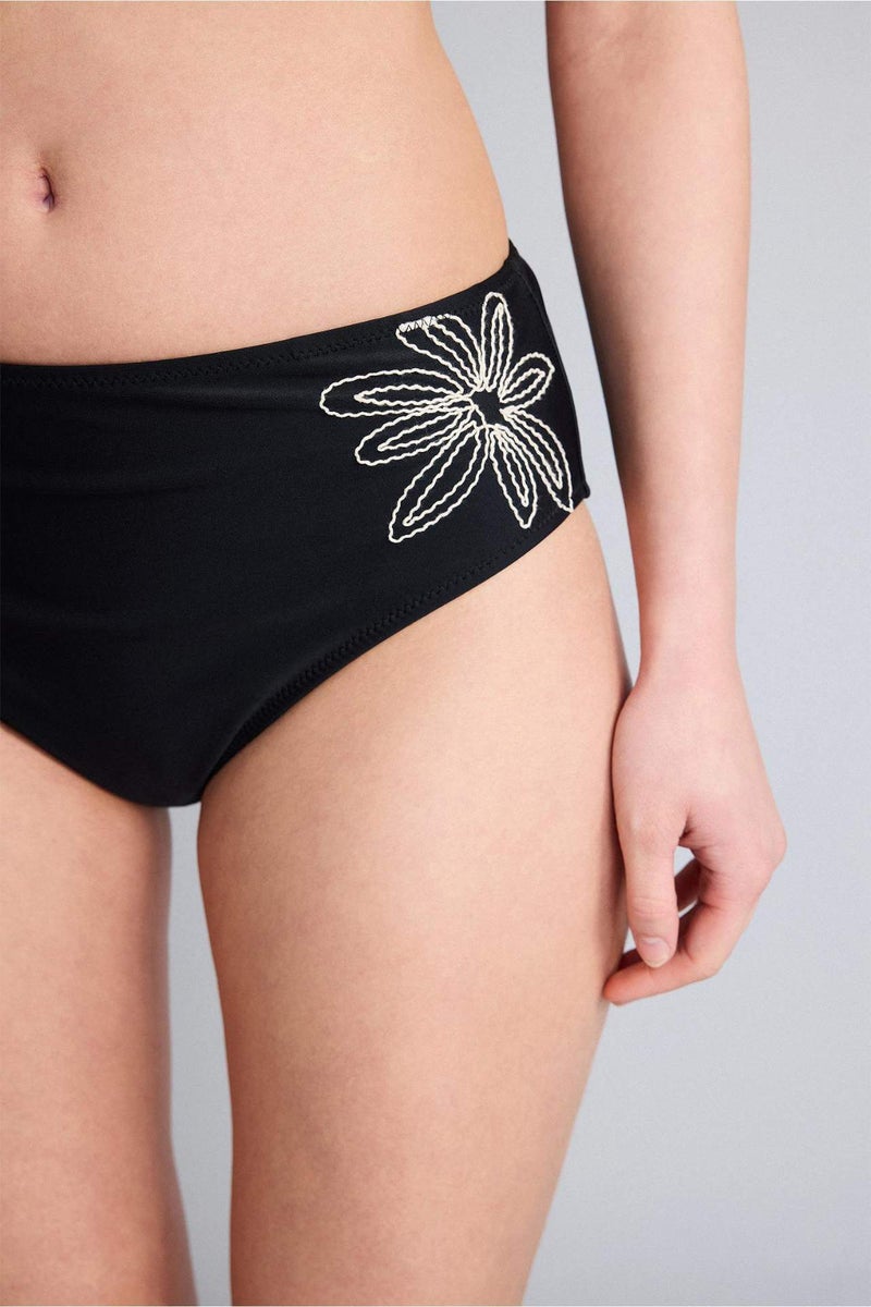 DeFacto Regular Fit Embroidered Bikini Bottom - Image 4