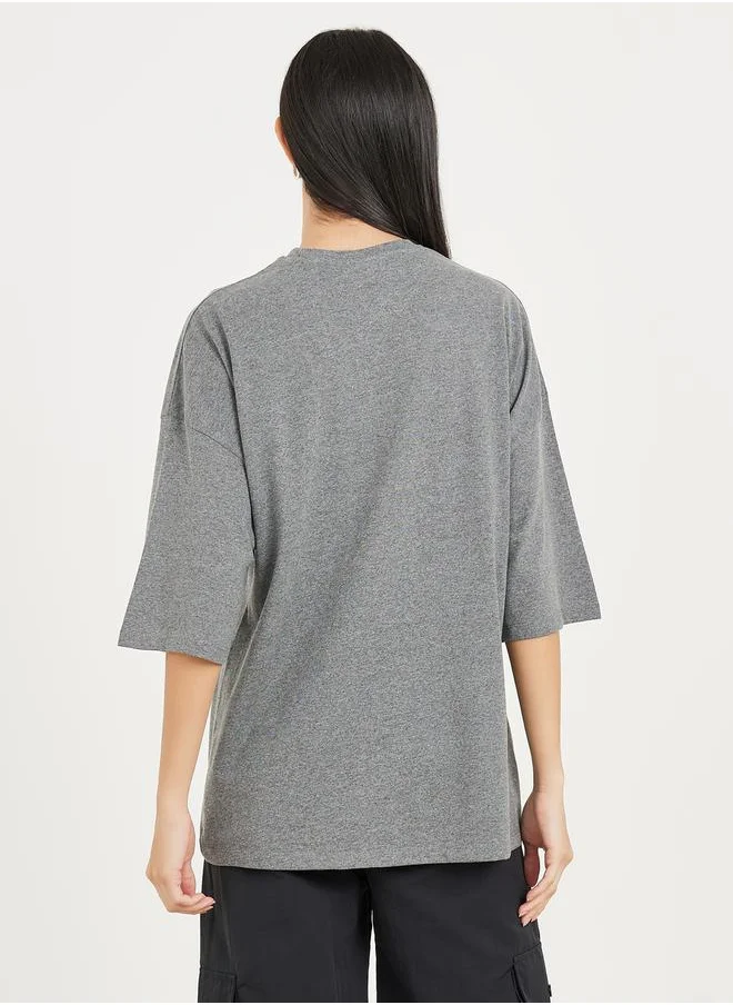 ستايلي Peanuts Oversized Placement Print Drop Shoulder Longline T-Shirt