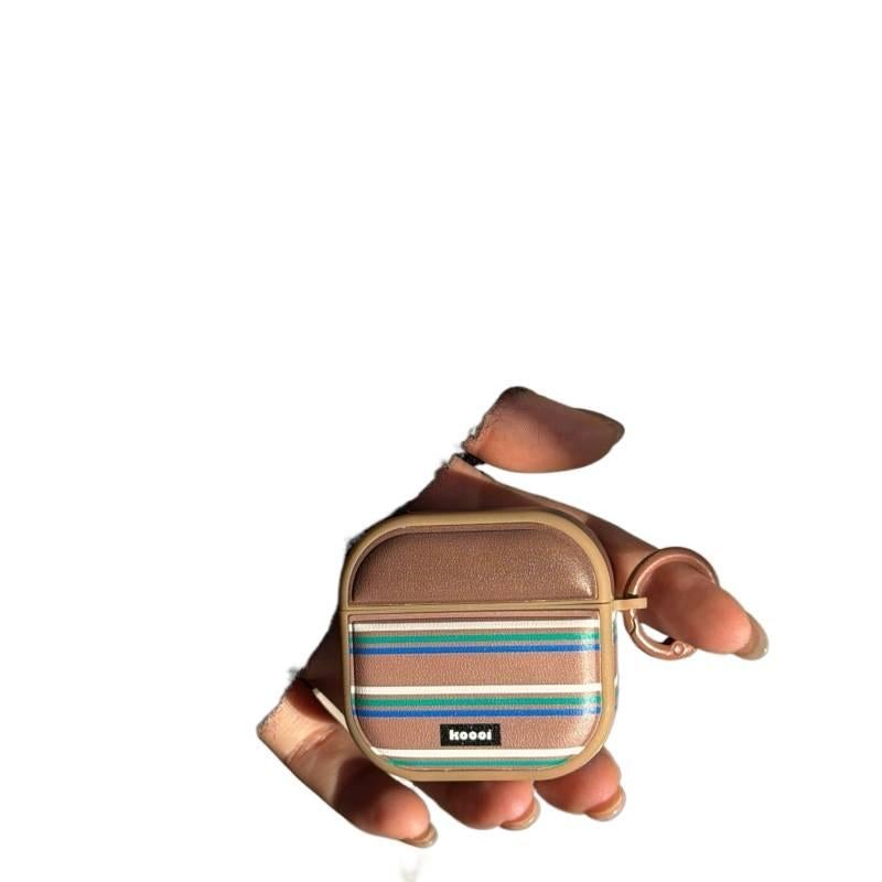 حافظة حماية متوافقة مع سماعات AirPods Pro / سماعات AirPods 4 / سماعات AirPods 3 جلدية مع غطاء صلب باللون أسود وحماية من الخدش وحمل يومي خفيف خفيف الوزن - Layan Lure - Image 5