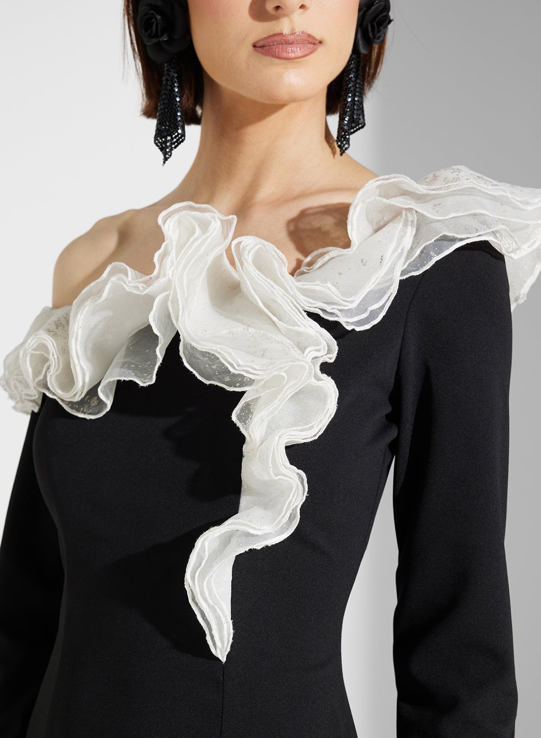 فستان سهرة بكتف واحد