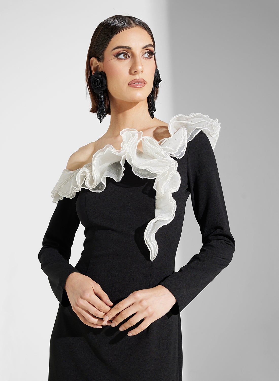 فستان سهرة بكتف واحد