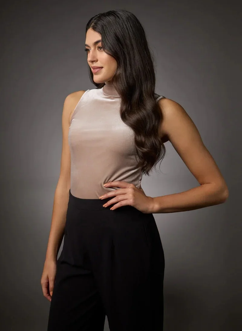 زجزاج بلوزة مخملية بياقة عالية وبدون أكمام - بيج