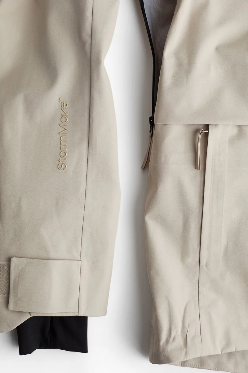 اتش اند ام جاكيت بـ3 طبقات من خامة ستورم موف