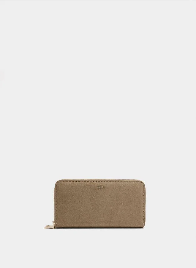 بارفوا محفظة بتأثير الجلد