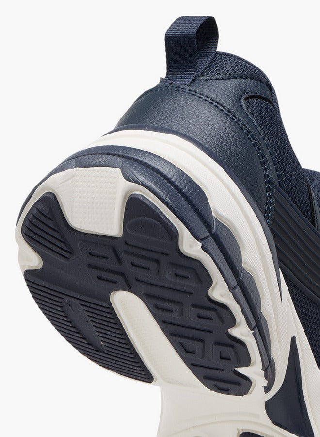 حذاء رياضي رجالي بشعار وتفاصيل برباط