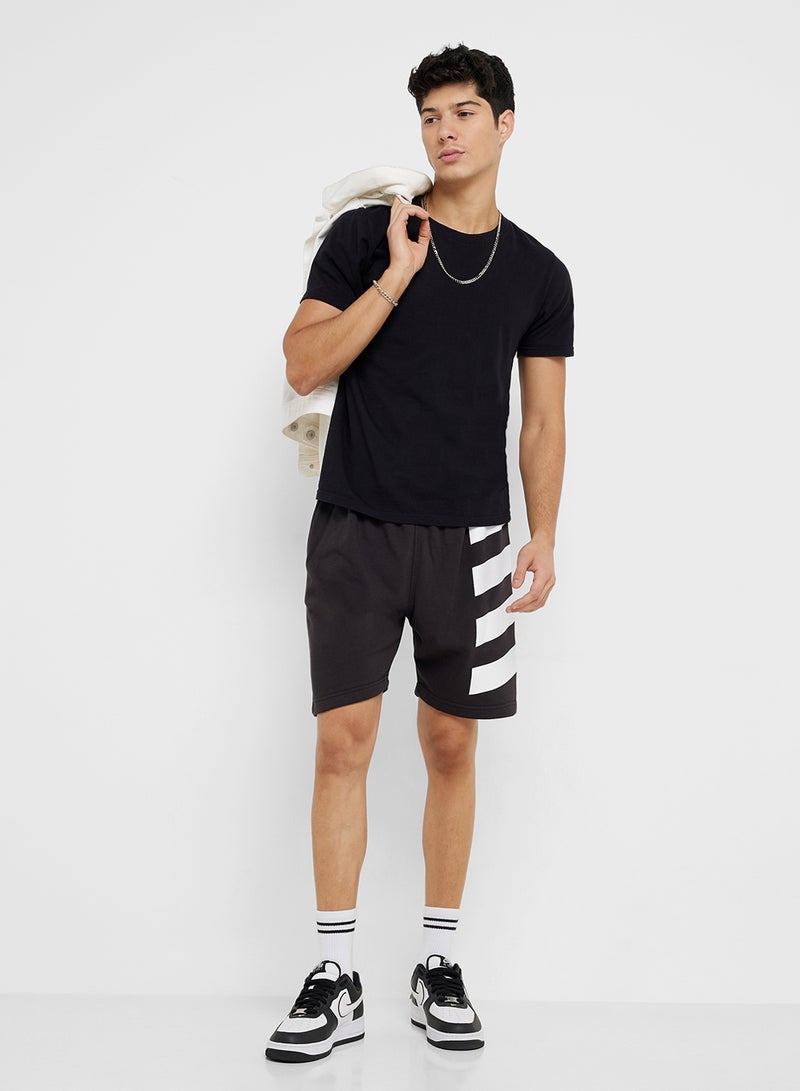 سفنتي فايف بيسيكس شورت مخطط أساسي - Image 2