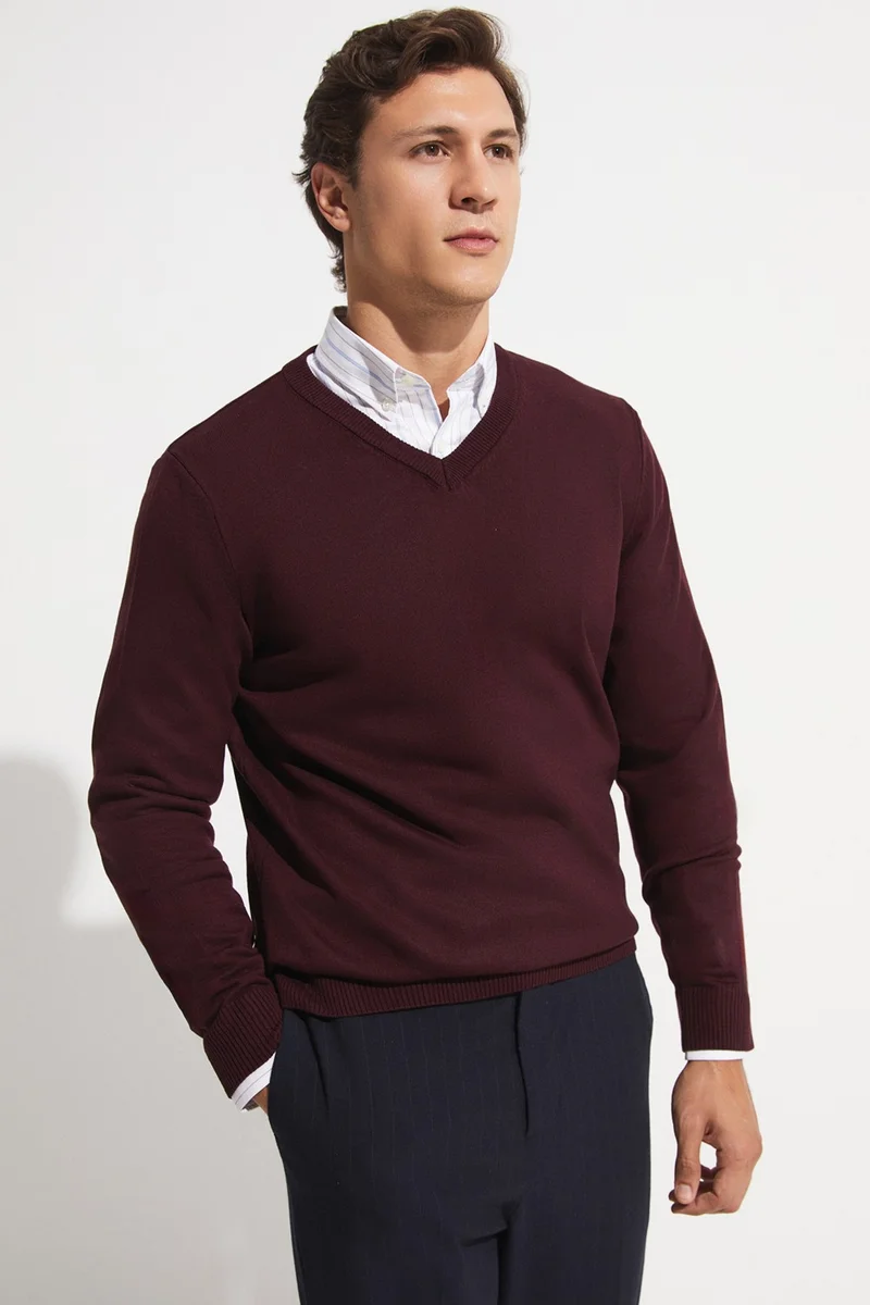 جون Men's Regular Fit V-Neck Knitwear Sweater