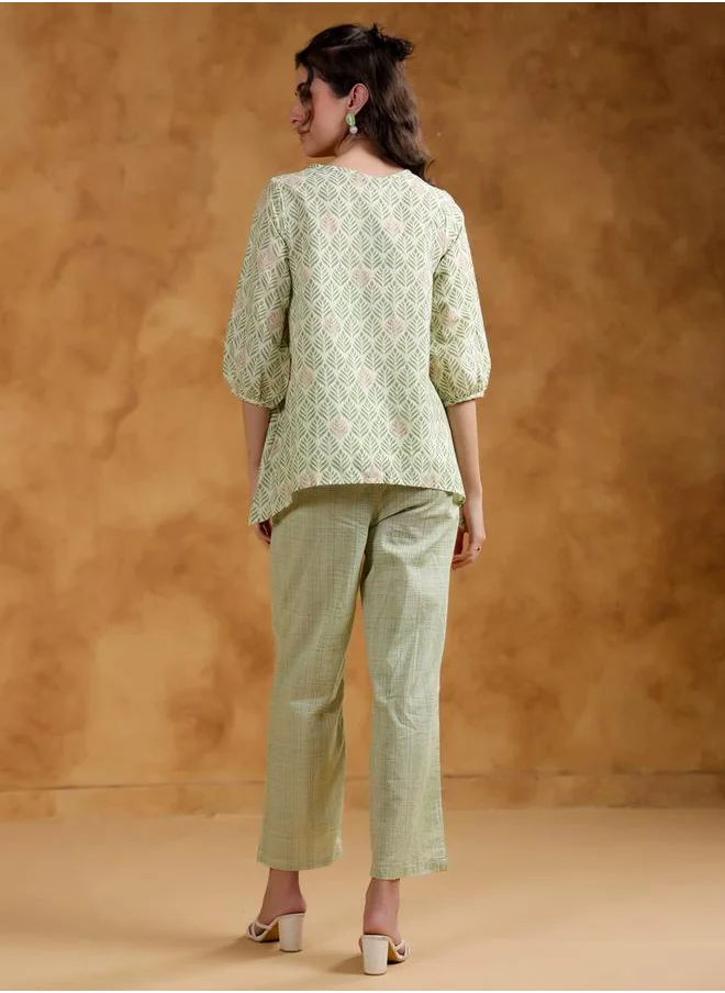 sanskrutihomes Sanskrutihomes Printed V-Neck Top and Pants Co-Ords