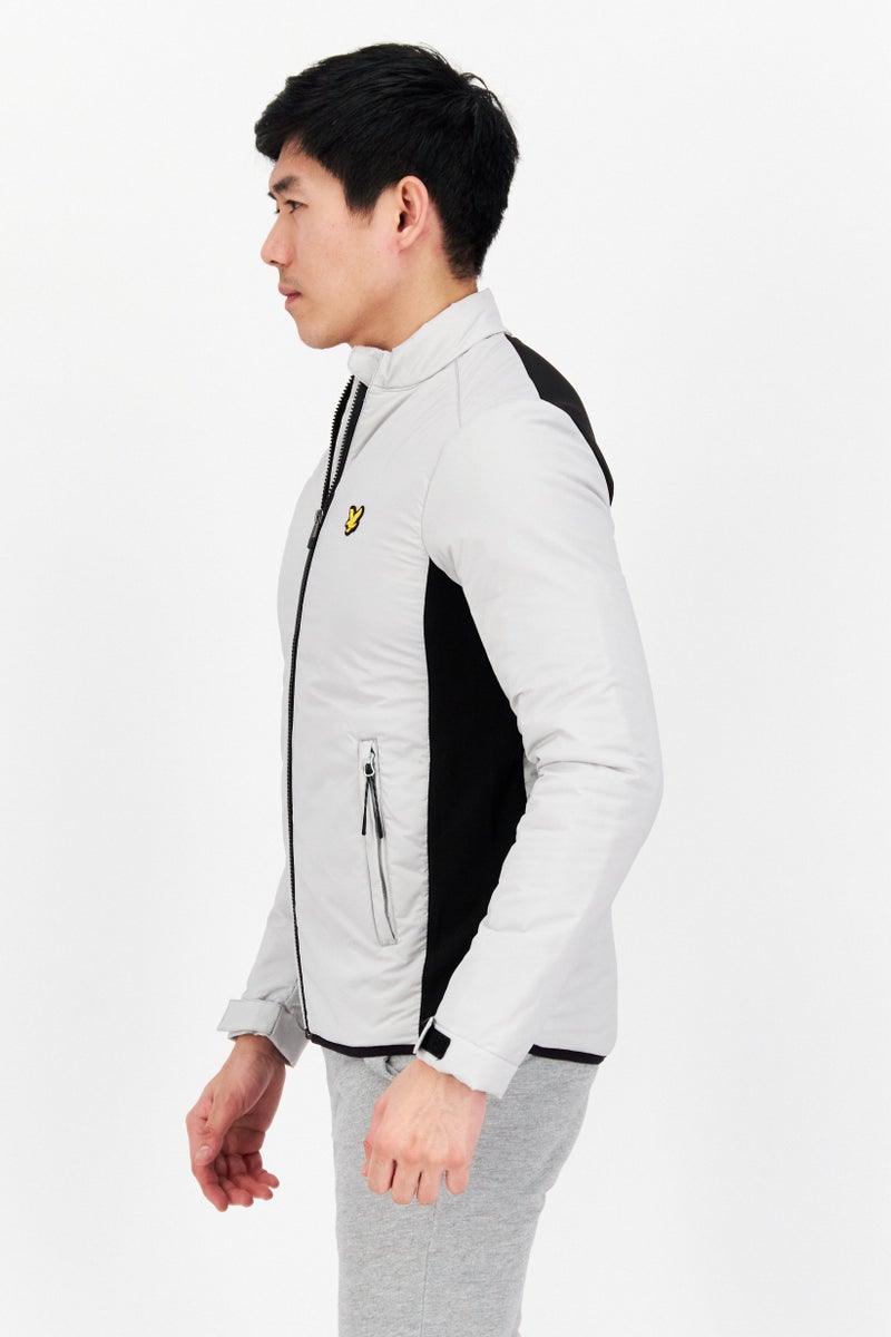 Lyle & Scott جاكيت رجالي مزخرف بأكمام طويلة، رمادي فاتح - Image 2