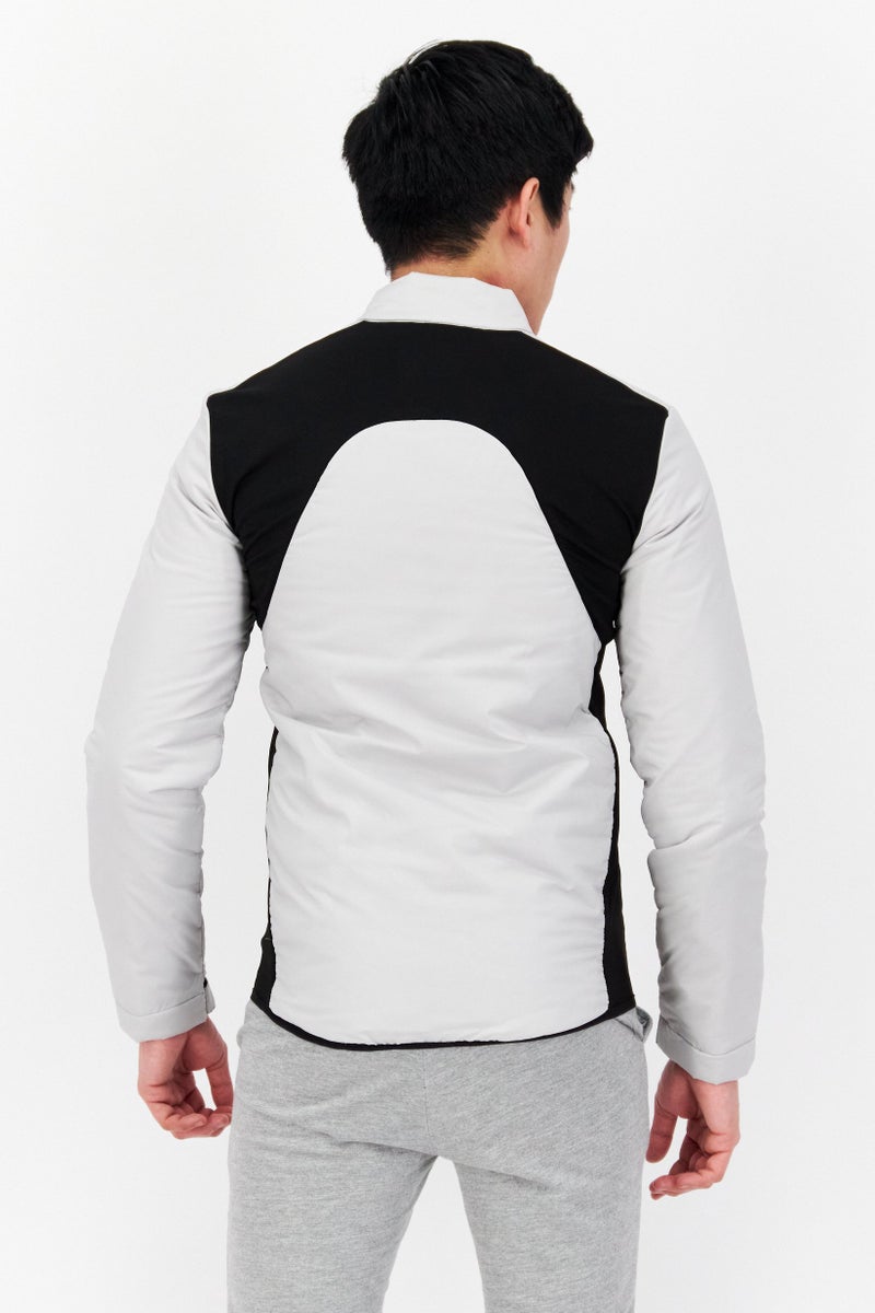 Lyle & Scott جاكيت رجالي مزخرف بأكمام طويلة، رمادي فاتح - Image 3