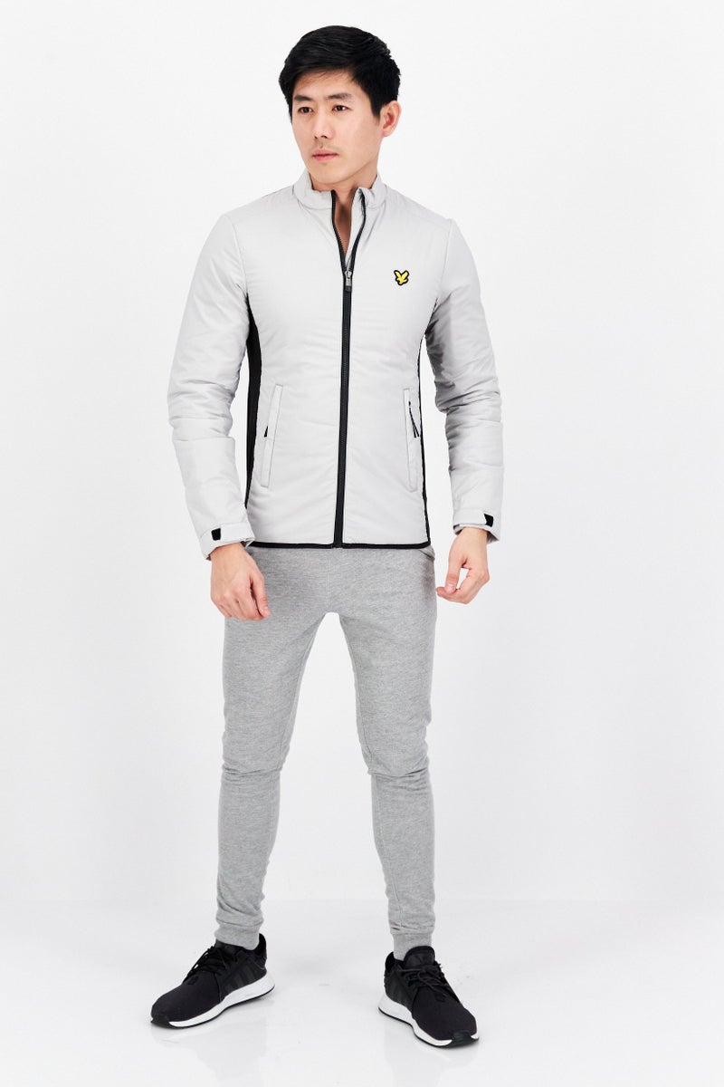 Lyle & Scott جاكيت رجالي مزخرف بأكمام طويلة، رمادي فاتح - Image 4