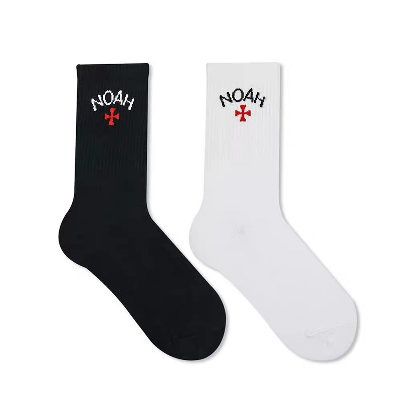 Trendy Brand Classic Cross Socks American Street INS Trendy Letter Black and White Sports Mid-Socks for Men and Women - Image 3