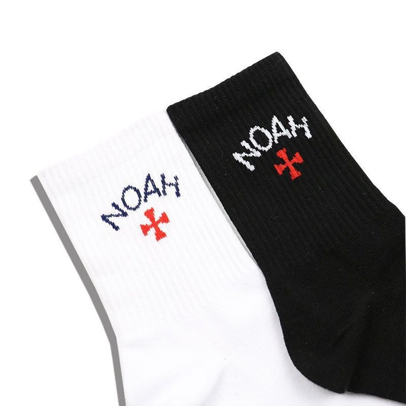 Trendy Brand Classic Cross Socks American Street INS Trendy Letter Black and White Sports Mid-Socks for Men and Women - Image 5