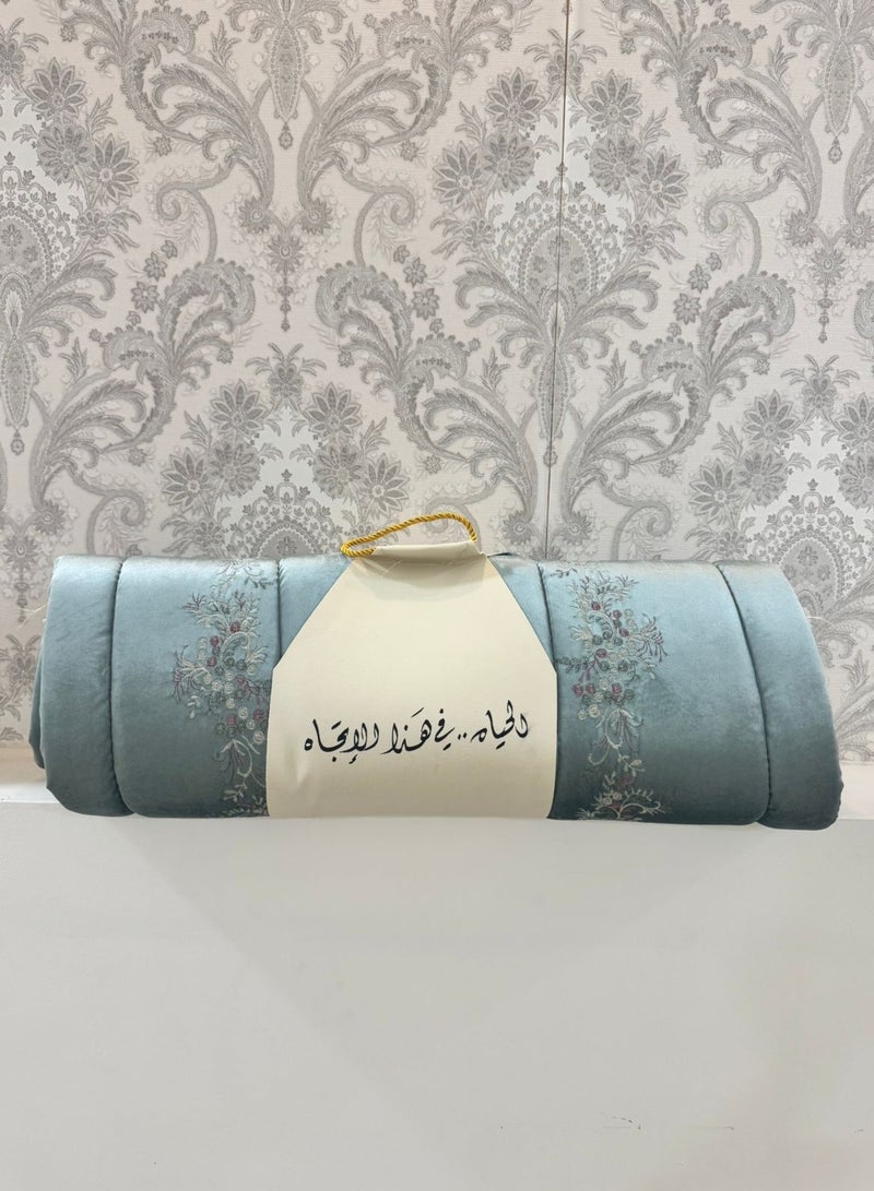 Premium embroidered padded sponge prayer rug - Image 3
