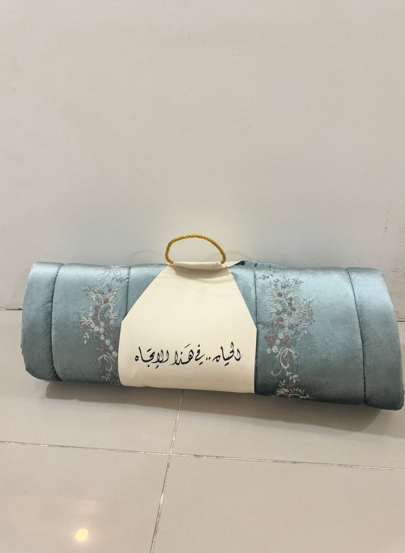 Premium embroidered padded sponge prayer rug - Image 2