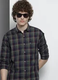 ذا انديان كراج كو Men Slim Fit Checkered Full Sleeves Spread Collar Casual Shirt