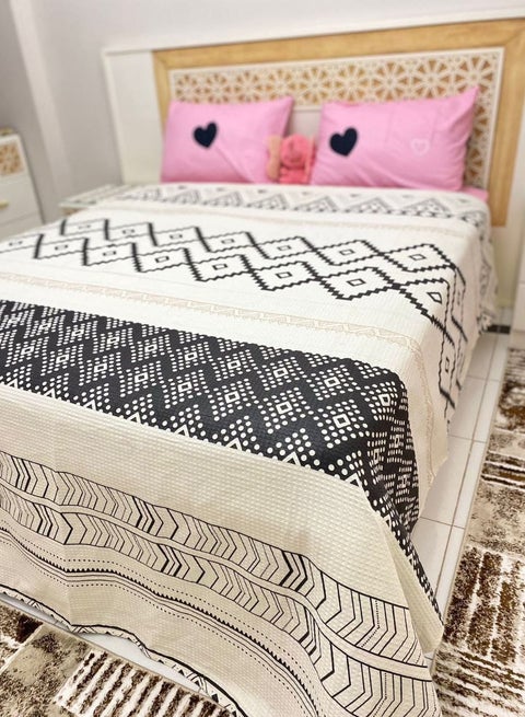 Becca one-piece coverlet - black and white