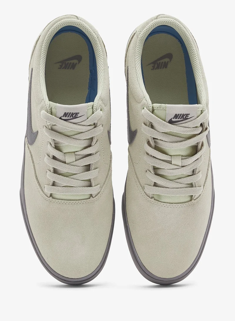 نايكي شاحن سويدي