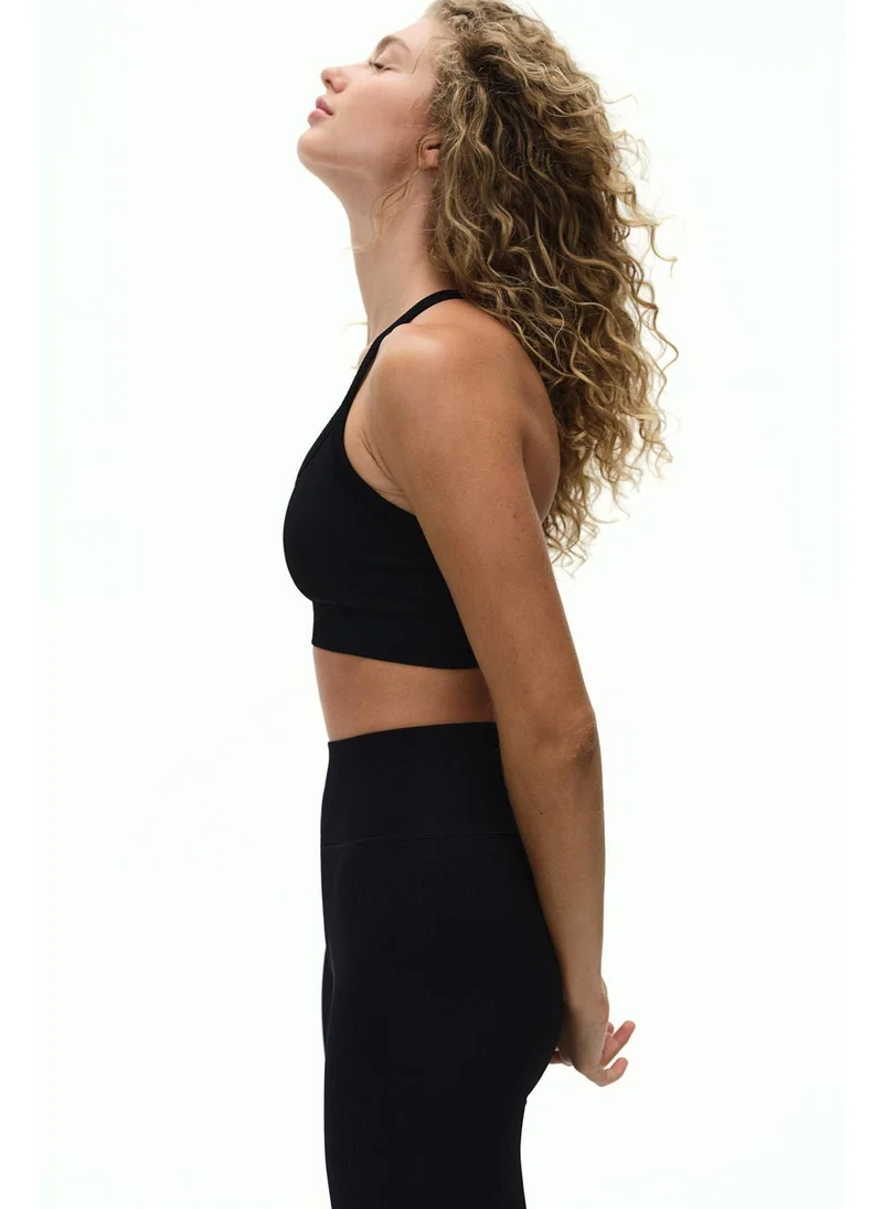 H&M DryMove™ Seamless Medium Support Sports bra
