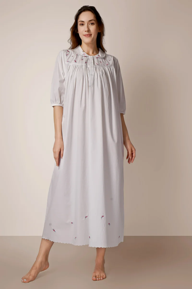 افتر دارك فليسيا، قميص نوم مطرز