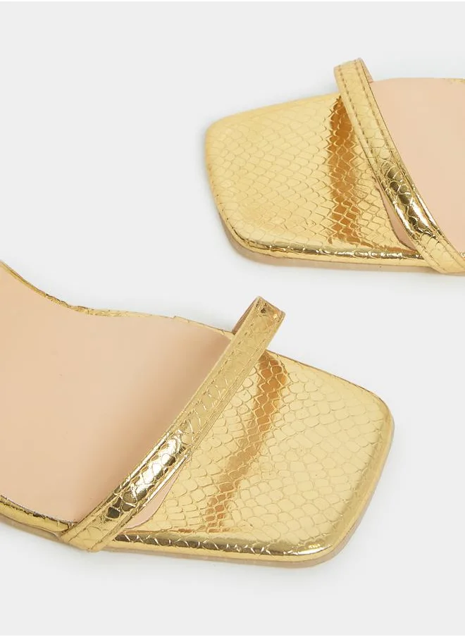 ستايلي Strappy High Heel Sandals with Chain Accent