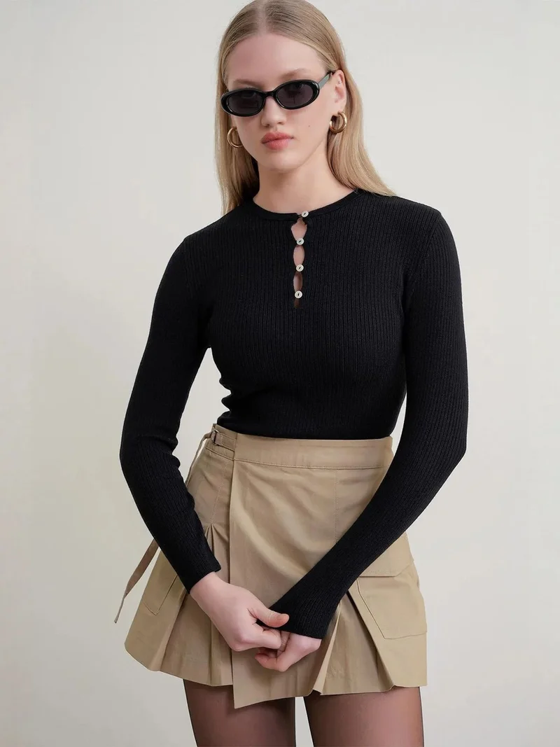 Mixray Black MIXRAY Button Detailed Crew Neck Sweater for Women | Best Price UAE
