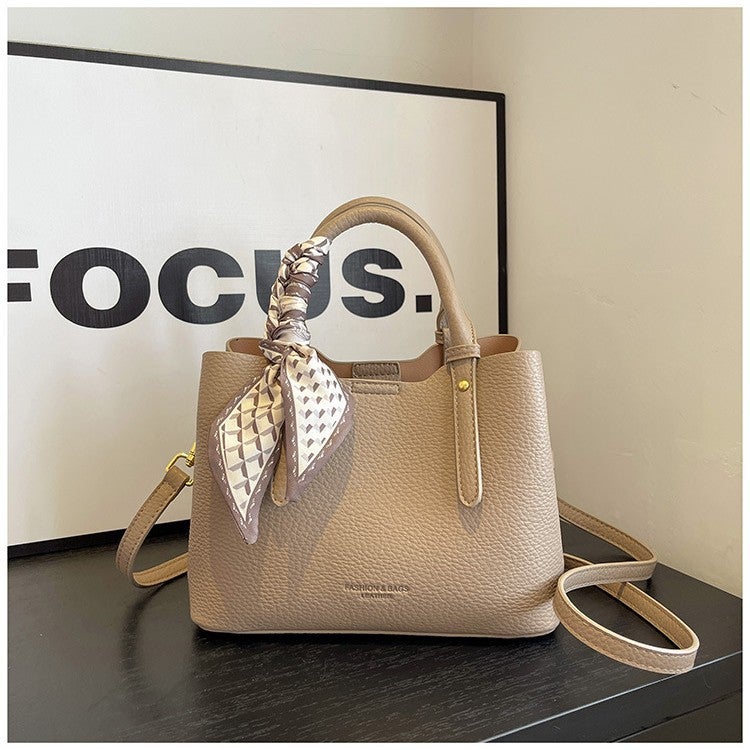 Fashion Korean Style Women's Bucket Bag Large Capacity Commute Shoulder Bag - Image 4