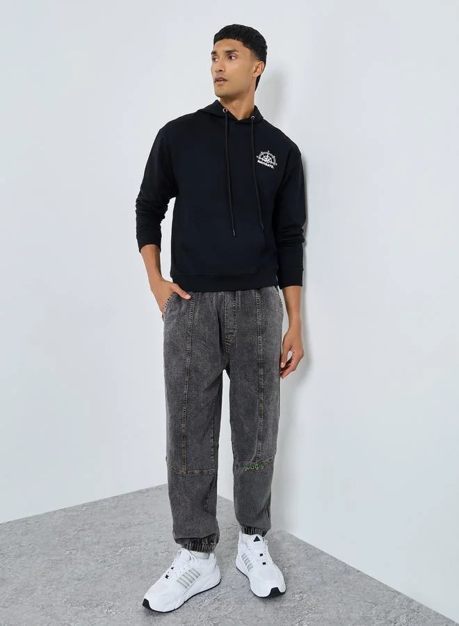 ستايلي هودي بقصة مريحة وطبعة جرافيك