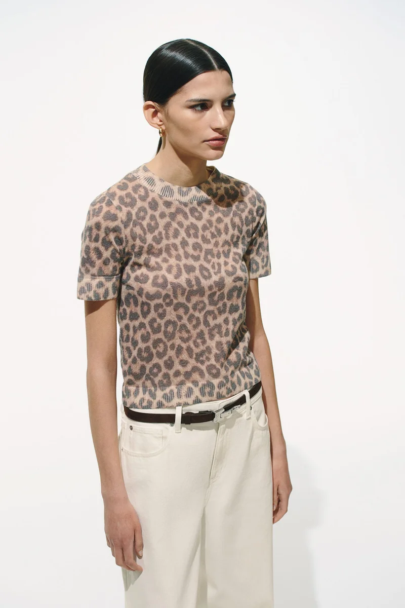 اتش اند ام تي-شيرت محبوك بتصميم ناعم