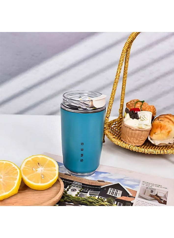 سميج كوب قهوة للسفر من Smeg، سعة ‎350 مل، كوب مشروبات معزول بغطاء مانع للتسرب، حافظ للحرارة طويل الأمد مع غطاء، ترمس قهوة للسفر (أزرق) - Image 3
