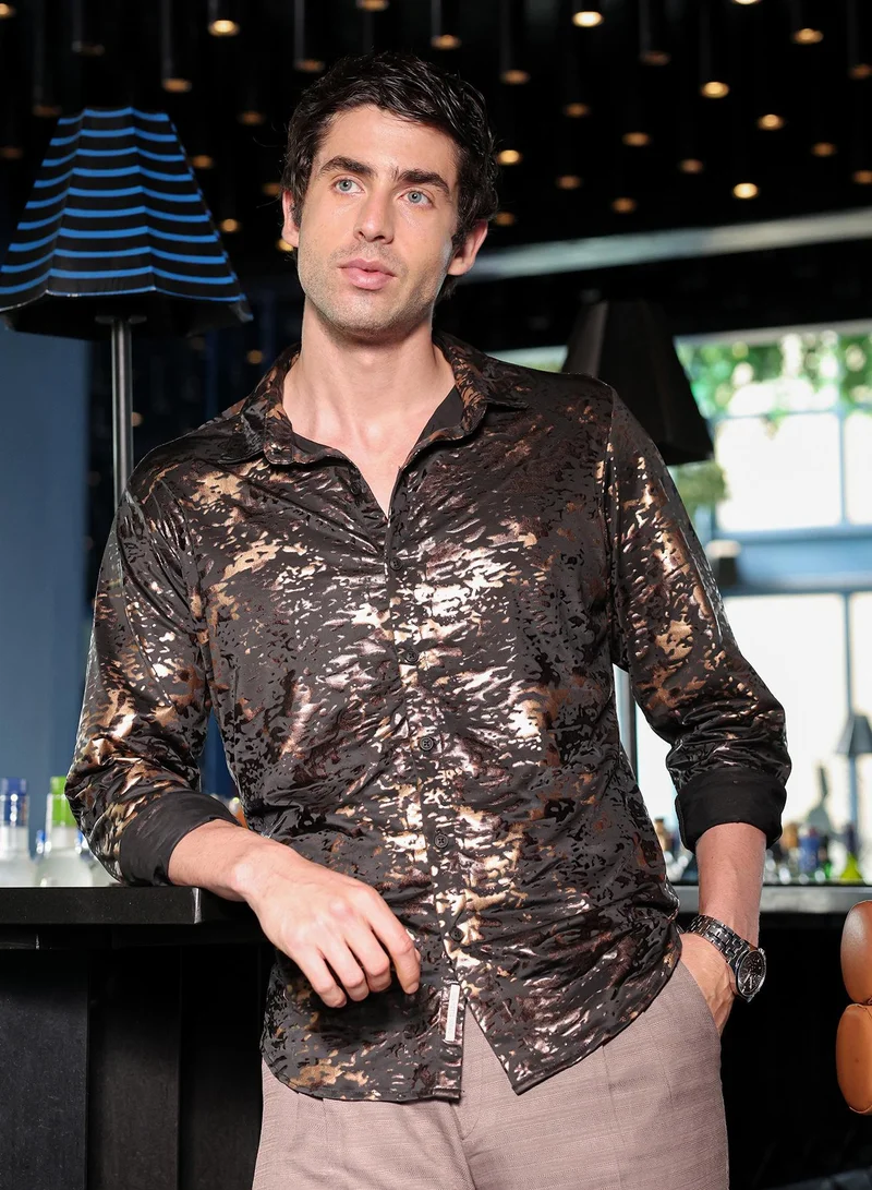 Campus Sutra Men Camou-Foil Imprint Shirt | Spread Collar, Long Button-Cuff Sleeves | Button , Curved Hem | Abstract Print Foil | Woven Fabric For Evening & Party Wear | Onyx Black