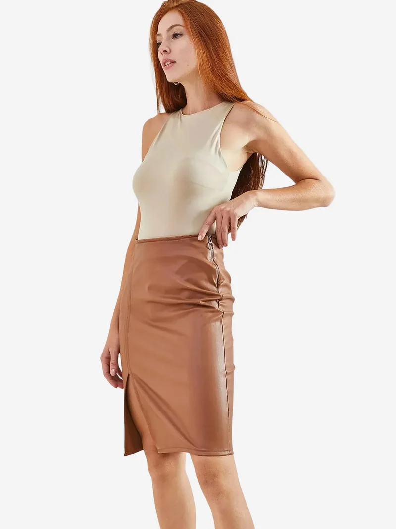 بيانكو لوتشي تنورة ميدي جلد صناعي بخصر عالٍ وفتحة من لوتشي